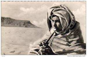 ALGERIE  BOU-SAADA    Cité du Bohneur   Le Joueur de Flûte ...... ( Ref FA885 )