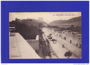 7533/  BOU SAADA entree de la ville animée 1930 (état Trés Très bon)