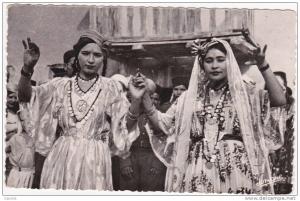 10 - BOU SAADA  Cité du Bonheur  - Danseuses Ouled-Naïls
