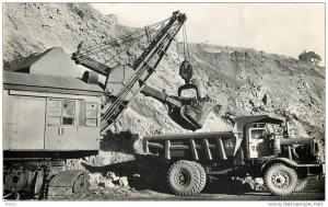 CAMION - TRAVAUX PUBLICS - ALGERIE - OUENZA - PELLE MECANIQUE