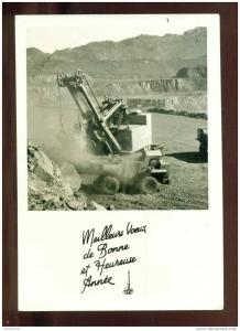 PHOTOGRAPHIE GENRE CARTE DE VOEUX-ALGERIE-OUENZA-ENGI NS DE TRAVAUX PUBLIC-GRUE A CABLES-CAMION BENNE LOURDE-CATERPILLAR