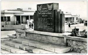 OUENZA....MONUMENT AUX MORTS...CPSM PETIT FORMAT ANIMEE