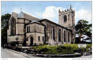 CPA ROYAUME UNI WEM N°7774 PARISH CHURCH  PETITE ANIMATION COLORISEE  COLLO COLOUR3 PUB. BY VALENTINE & SONS LTD DUN