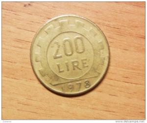 200 LIRE DEL 1978 DELLA REPUBBLICA ITALIANA CON DIFETTO DI CONIO - collo lungo -
