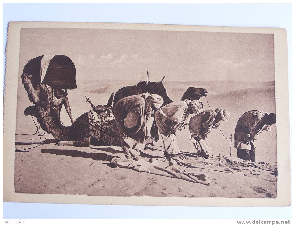 BOU SAADA L HEURE DE LA PRIERE  CPA TON SIPIA