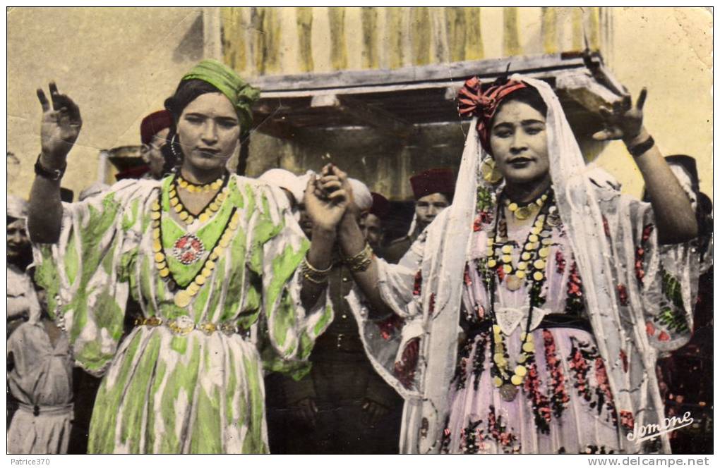 ALGERIE BOU SAADA BOUSSADA - Danseuses Ouled Nails Femmes en belle robe