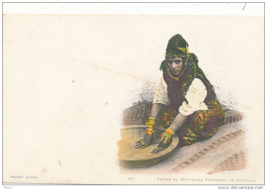 BOU SAADA - Femme préparant le Couscous
