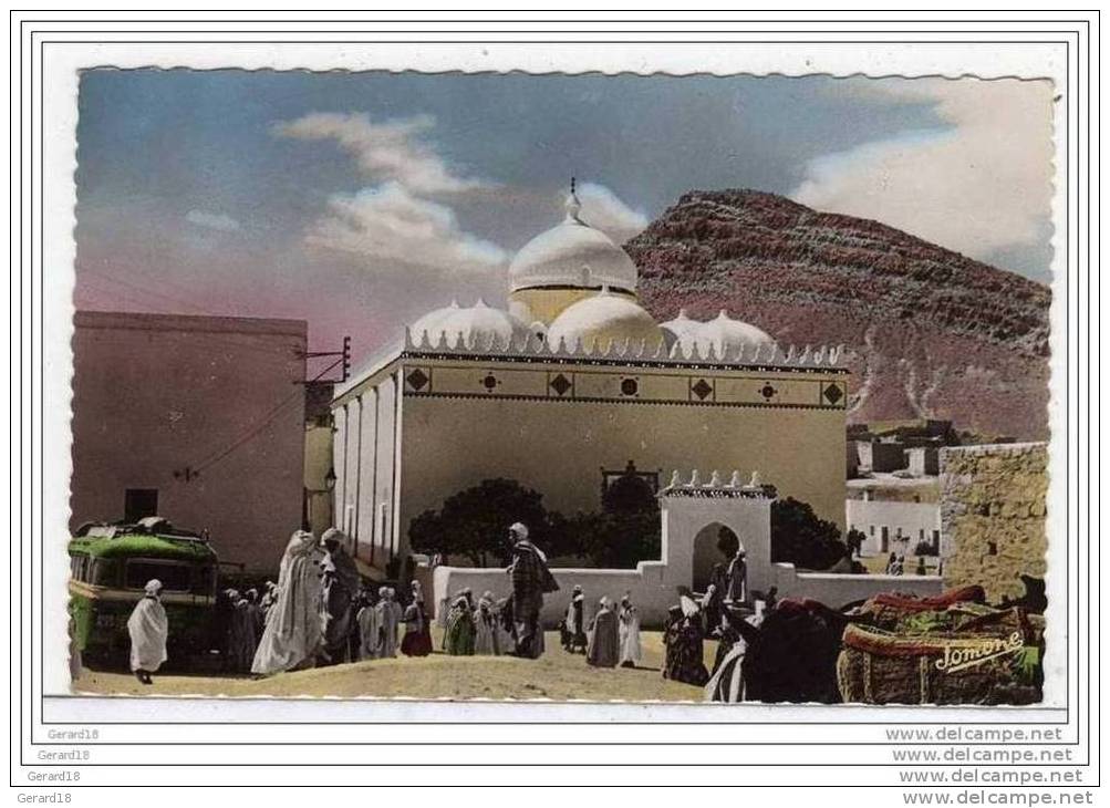 (algérie) BOU-SAADA Cité du Bonheur el Hamel Ville sainte trés animées.