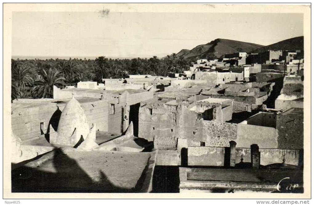 Bou Saada Vue generale du quartier arabe  Recto Verso Timbres 5F 3F Algerie