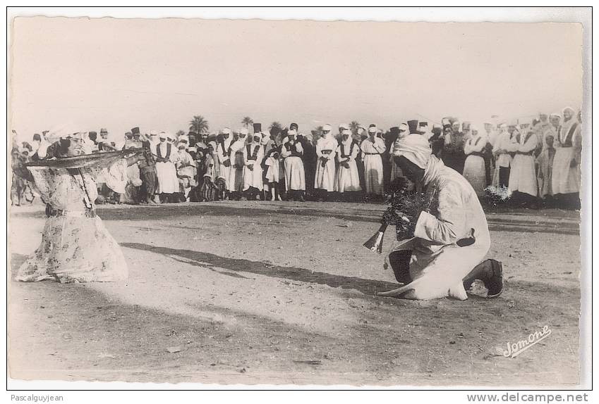 CARTE PHOTO BOU-SAADA - LA DANSE DU MOUCHOIR