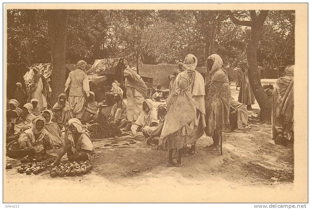 ETRAN 406 CPA  BOU SAADA le petit marché animation  belle carte