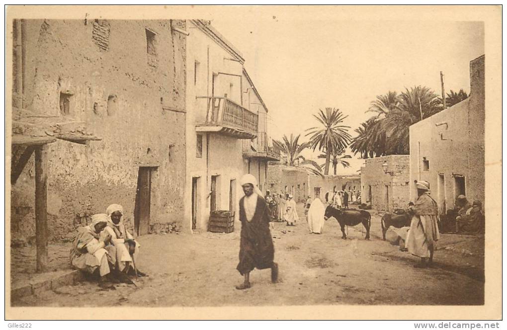 ETRAN 388 CPA  ALGERIE  BOU SAADA une rue du village arabe    animation belle carte