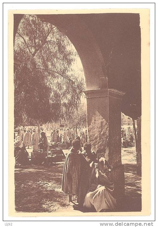 CPA ALGERIE - 7. BOU-SAADA - Une échappée sur le Marché arabe