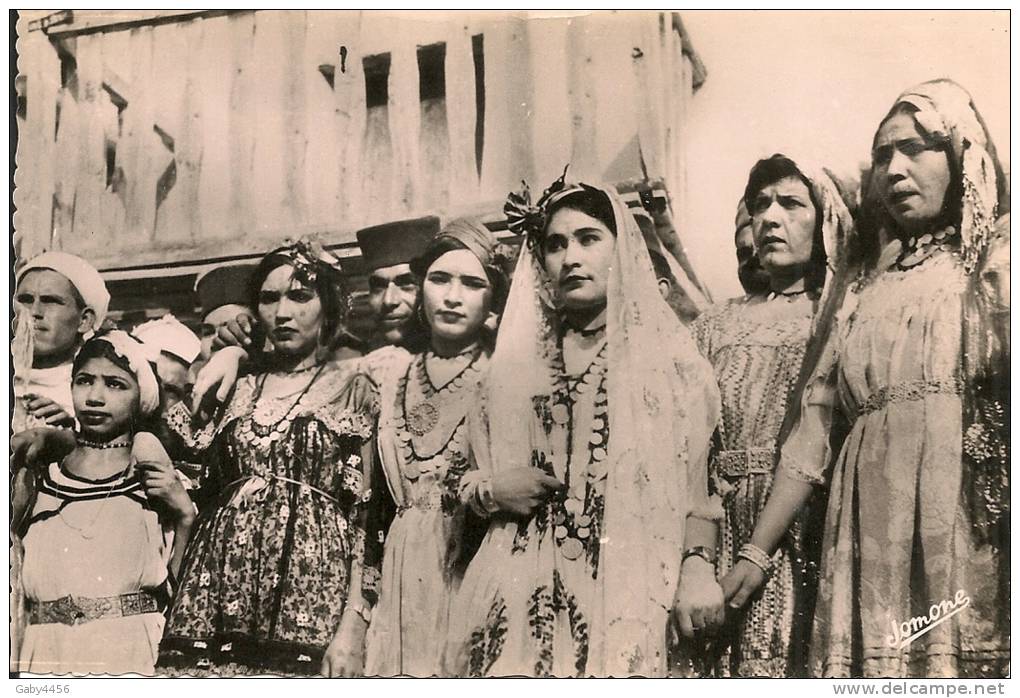 1960   ; BOU  SAADA  DANSEUSES  OULED  NAILS   animee
