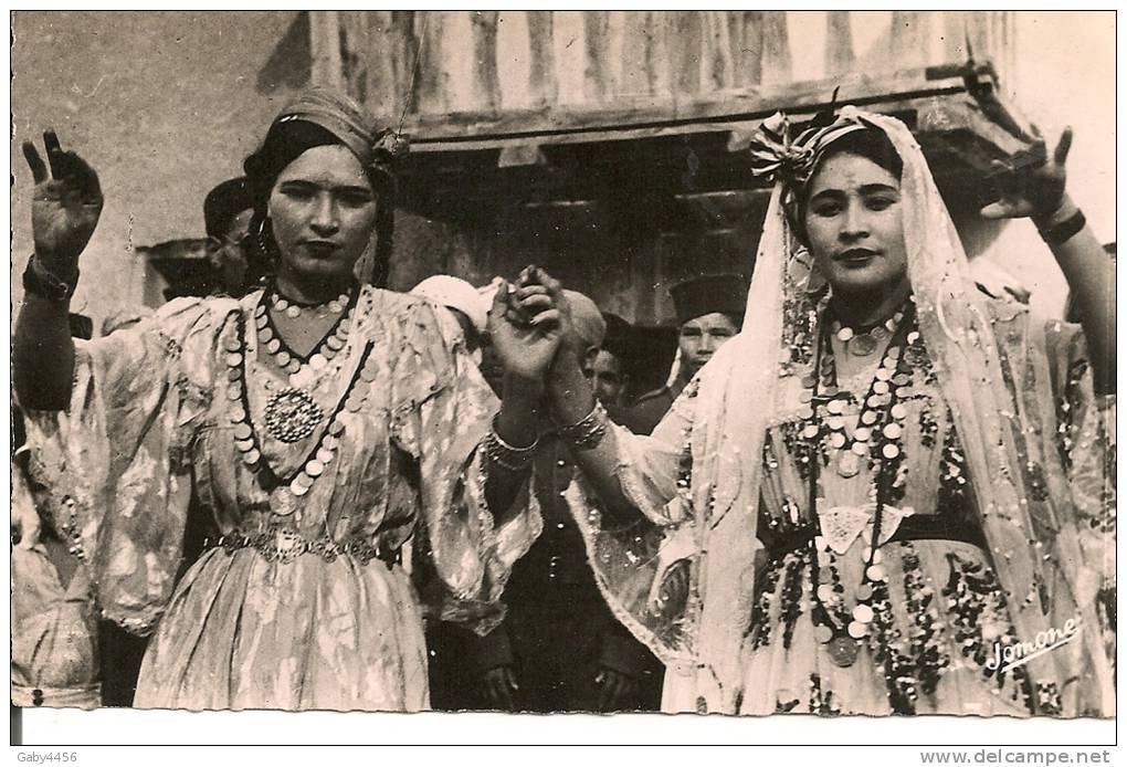 1960   ; BOU  SAADA  DANSEUSES  OULED  NAILS   animee