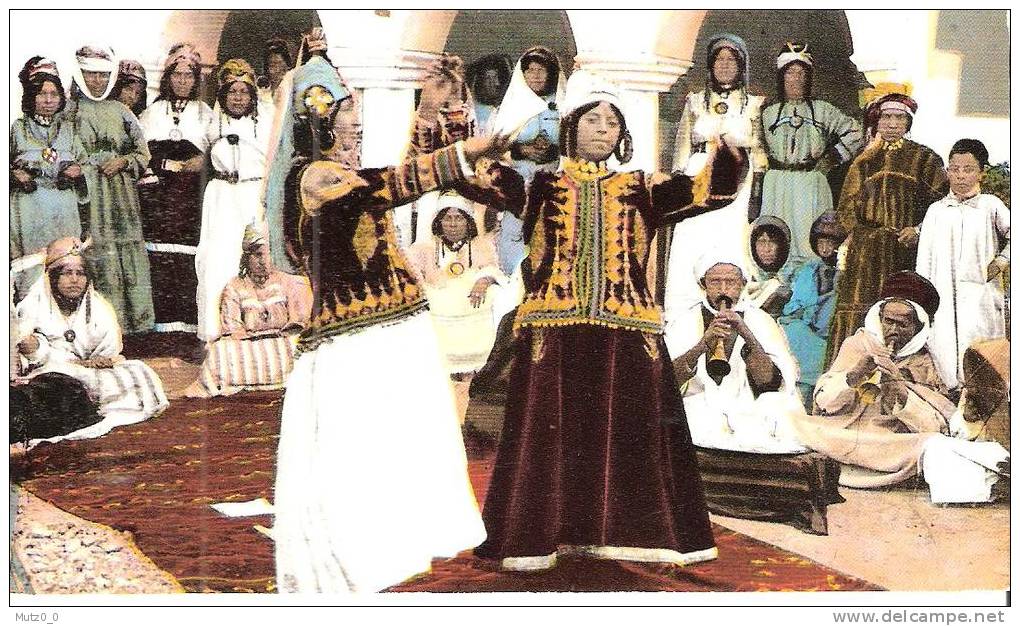 AK 360  Bou-Saada , Cité du Bonheur / Danse dÂ´Ouled Nail um 1960