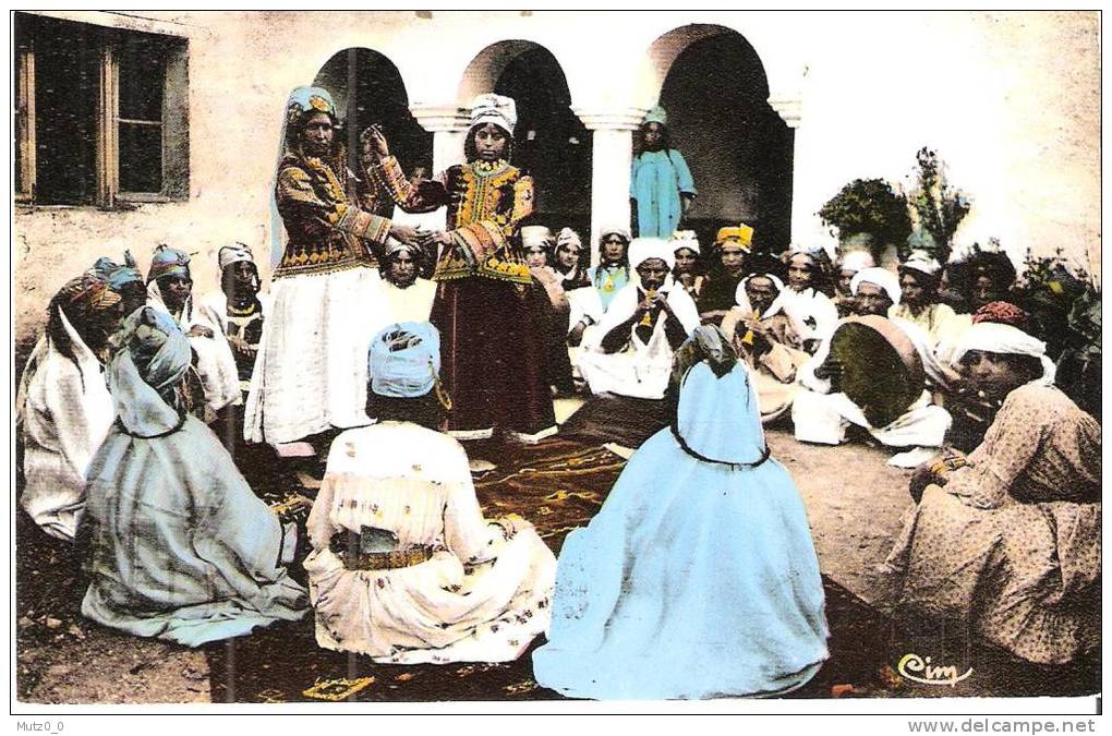 AK 360  Bou-Saada , Cité du Bonheur / Danse dÂ´Ouled Nail um 1960