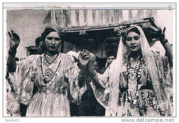 BOU  SAADA   DANSEUSES  OULED  NAILS     CPSM   BE           1U569