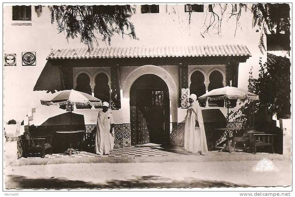 CPSM Algérie  Bou Saada . L´Entrée de L´Hôtel Transatlantique