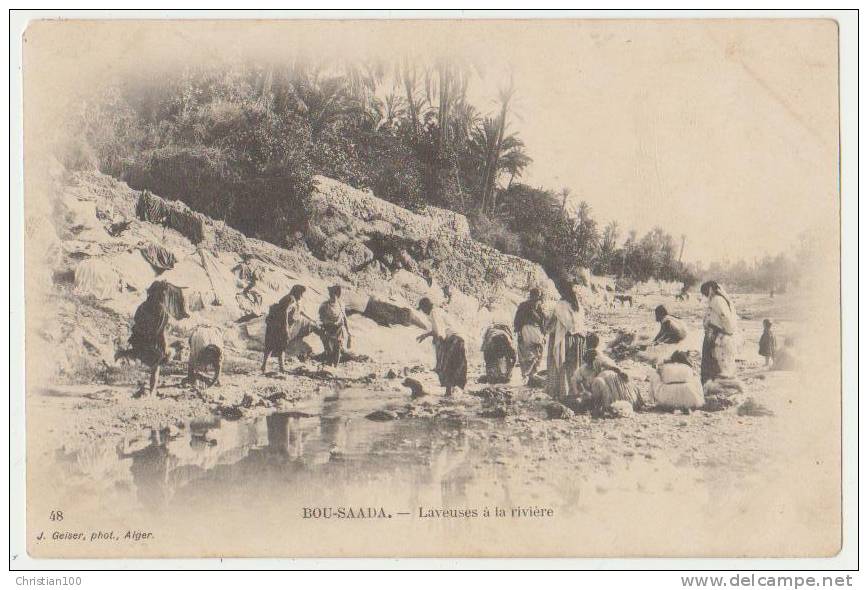 BOU-SAADA  LAVEUSES, LAVANDIERES A LA RIVIERE- CPA  ECRITE EN 1909 - 2 SCANS -