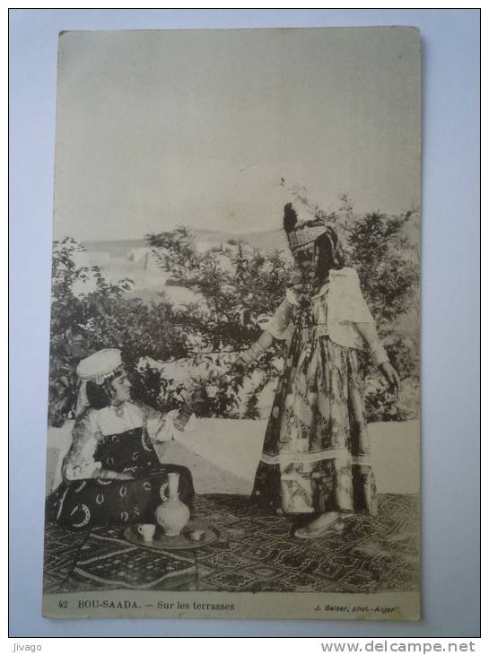 ALGERIE  -  BOU-SAADA    Sur les  TERRASSES  ( J. GEISER  photo , Alger)