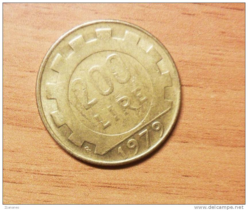 200 LIRE DEL 1979 DELLA REPUBBLICA ITALIANA CON DIFETTO DI CONIO - collo lungo -