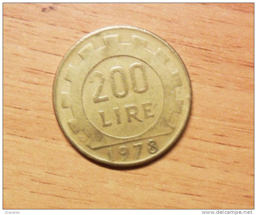 200 LIRE DEL 1978 DELLA REPUBBLICA ITALIANA CON DIFETTO DI CONIO - collo lungo -