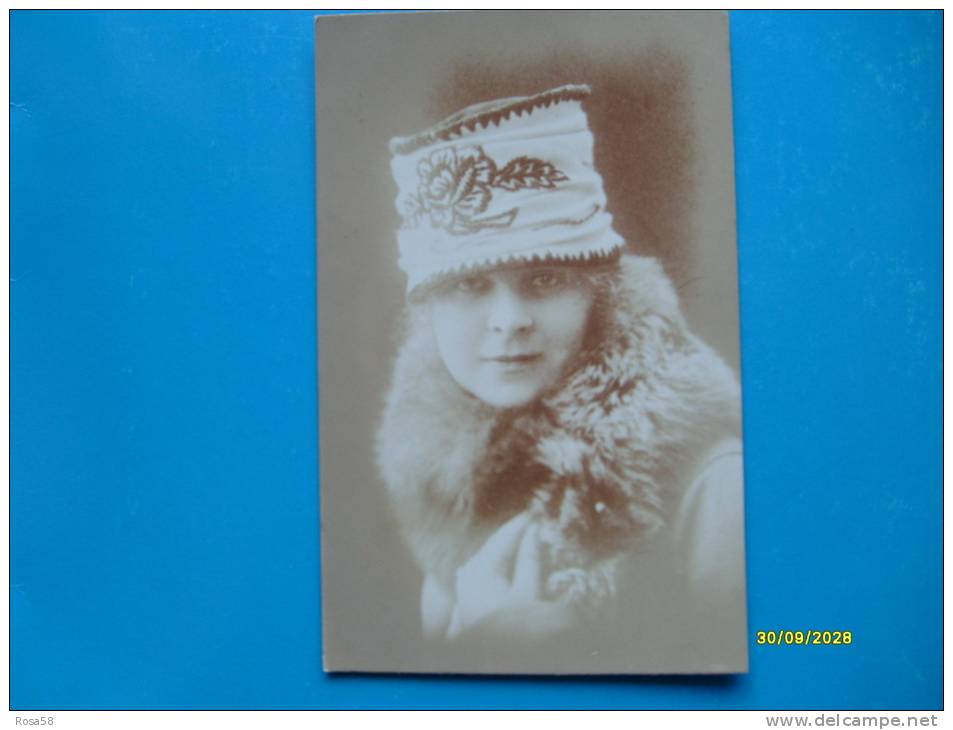 Cartolina Epoca Bromo Donna con cappello Collo pelliccia