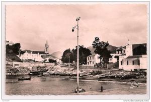 Algérie - COLLO - La Mosquée et l'Eglise vues du Port - format 9 x 13,8 cm -