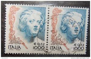 1999 nr 2397 x 2 coppia - La donna nell´arte in lire 1000 e in euro 0,52 macchie colore sul collo (FUORI REGISTRO)
