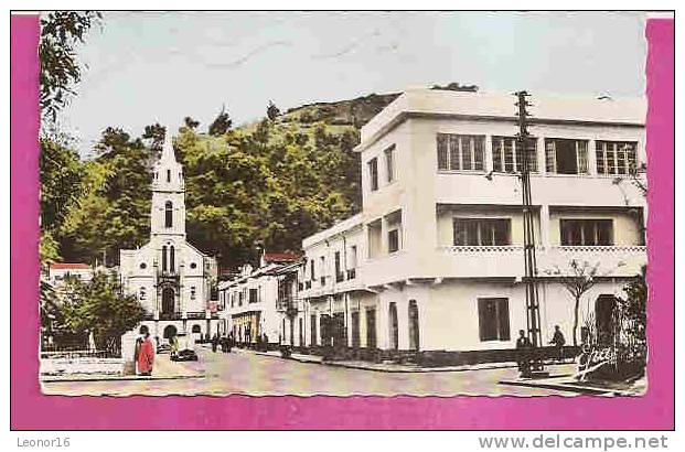 COLLO   -   * L'EGLISE et  LE GRAND HOTEL *   -   Editeur  Photo Africaines d' Alger   N°40