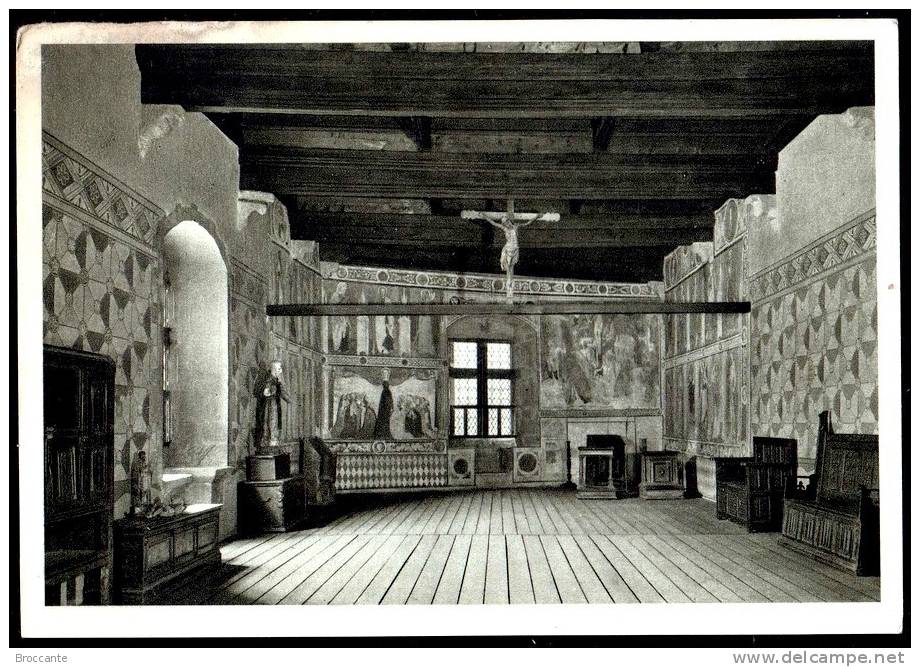 CASTELLO DI FENIS - VALLE D´ AOSTA - LA GRANDE SALA BARONALE COLLO SFONDO DELLA CAPPELLA