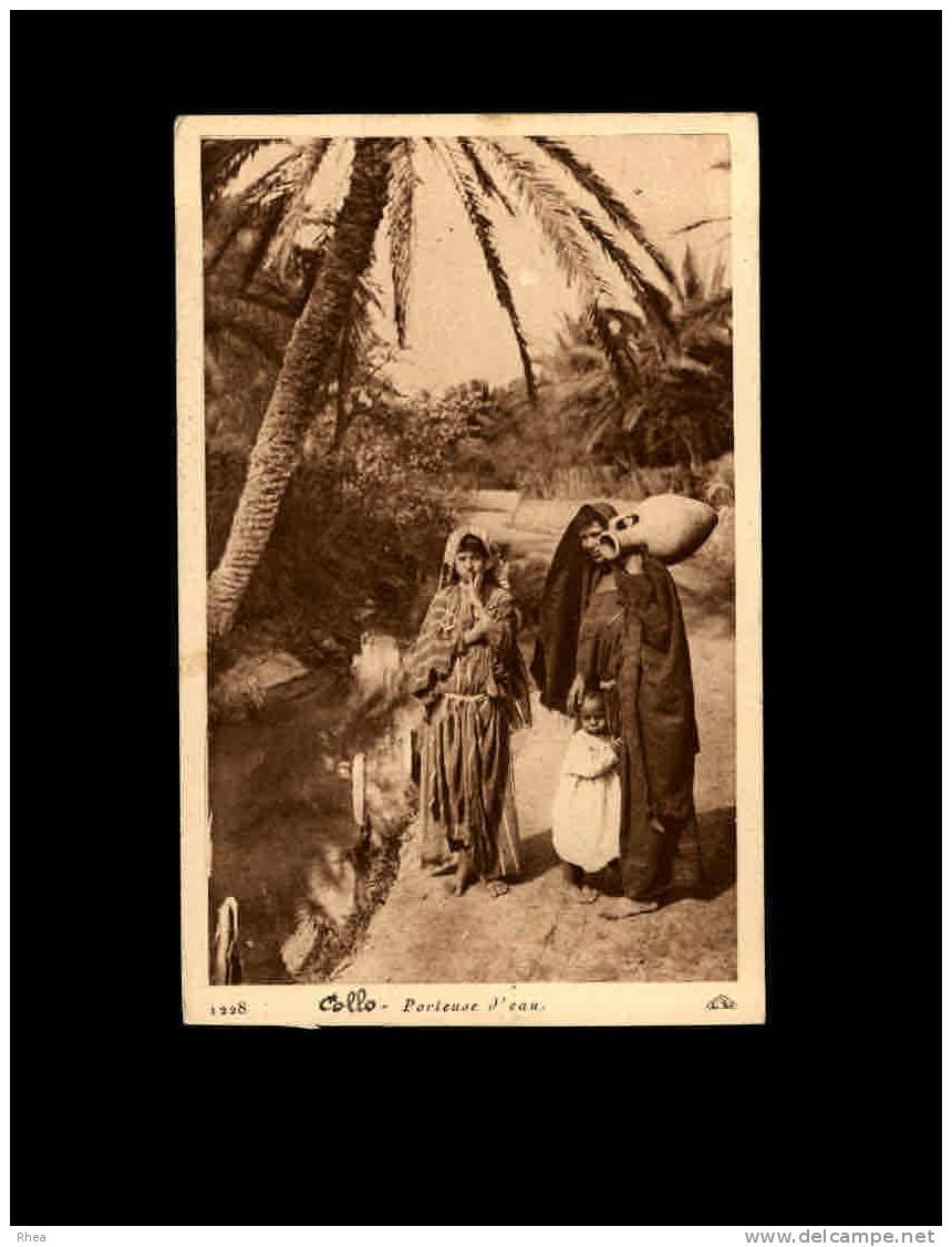 1228 COLLO - Porteuse d'eau