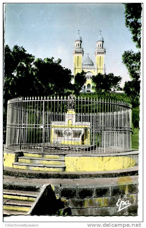 ALGERIE  BONE  Tombeau de Saint Augustin et cathédrale d´Hippone