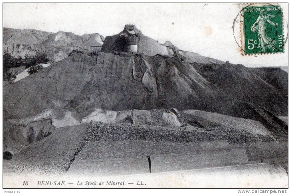 BENI-SAF  Le Stock de Minerai.