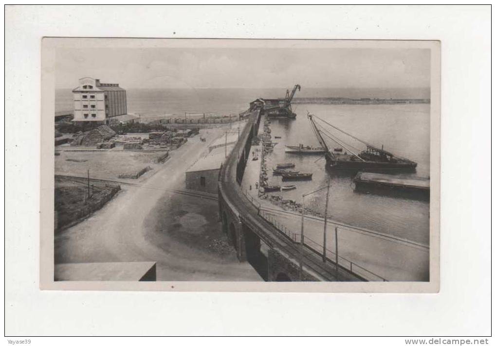 Algérie Beni-Saf N° 8 vue sur le Port grues ligne de chemin de fer entrepôt bâtiment bateaux belle carte écrite en 1947