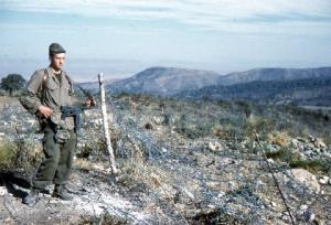 un jeune soldat français qui prend la garde