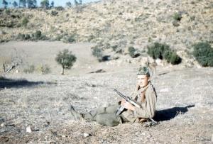 une pause après une longue marche soldats français à el fadj .