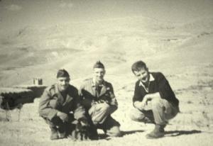 trois jeunes soldats français à taouzient 1958