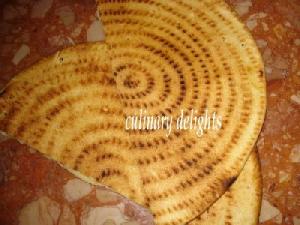 المراة الشاوية واعمالها المنزلية---تحضيرالخبز-