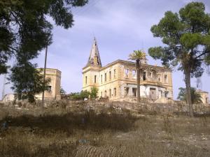 Un pavillon de l'époque française, complètement détruit.
