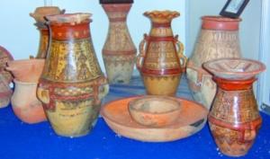 هذه بعض الاواني التي تصنعها المراة الشاوية.