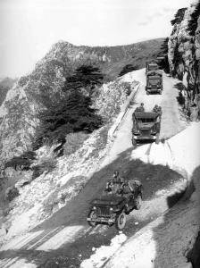 دورية عسكرية للعدو الفرنسي في شلية .