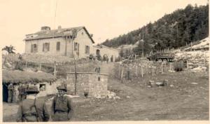 ثكنة عسكرية لقوات العدو الفرنسي .