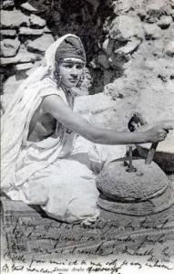 المراة الامازيغية واعمالها.---الرحي--