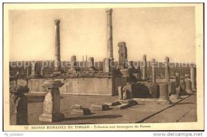 dg21023 Timgad Ruines romaines Tribunes aux barangues du Forum Kat. Algerien