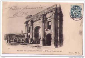 TIMGAD Ruines romaines L Arc de Trajan face est