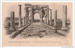 TIMGAD L´ARC de TRAJAN (Face Est) ruines Romaines