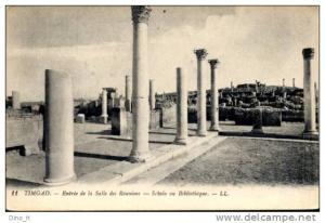 TIMGAD.- Entrée de la Salle des Reuinions. Schola ou bibliothèque