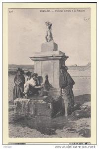 ALGERIE TIMGAD femmes chouia à la fontaine